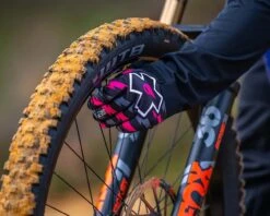 Muc-Off MTB Handschuhe Langfinger | Bolt -Cube Verkäufe muc off mtb handschuhe langfinger bolt 004 70320 2200x1760 1280x1280