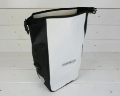 Ortlieb Sport-Roller City QL1 Wasserdichte Fahrradtaschen (Paar) | Weiß-schwarz -Cube Verkäufe ortlieb sport roller city ql1 wasserdichte fahrradtaschen paar wei schwarz 006 65173 2200x1760 1280x1280