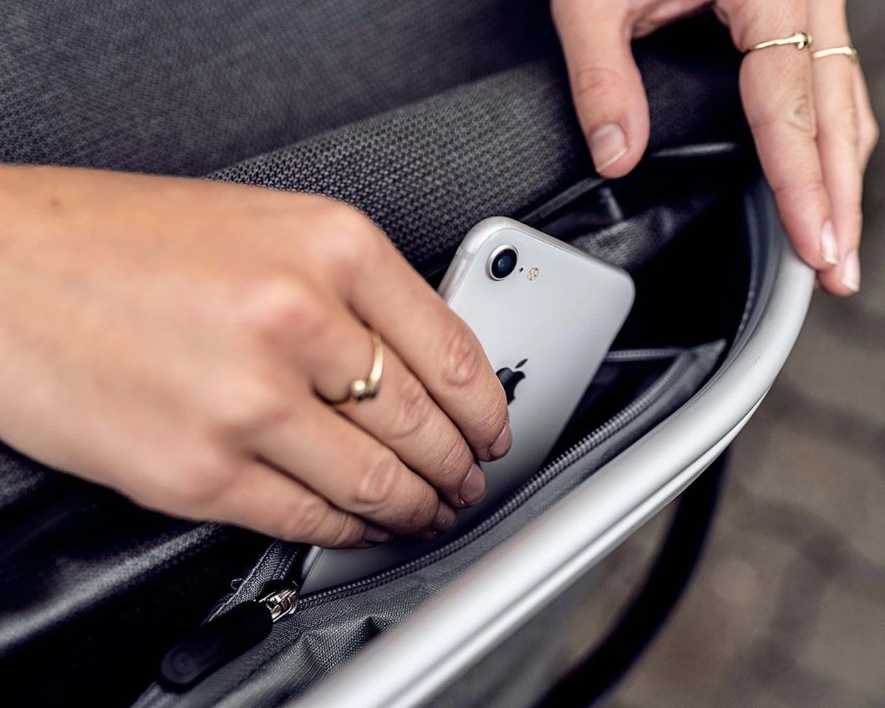 Ortlieb Up-Town Urban Wasserdichter Fahrradkorb Ohne Lenkerhalter PVC-frei | Ash Rose – Bild 6