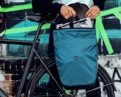 Ortlieb Velo-Shopper 18 Liter QL2.1 Wasserdichte Fahrradtasche (Einzeltasche) PVC-frei | Petrol -Cube Verkäufe ortlieb velo shopper 18 liter ql21 wasserdichte fahrradtasche einzeltasche pvc frei petrol 004 77421 2200x1760 1280x1280